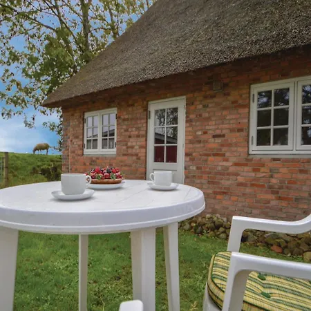 Vakantiehuis Three-bedroom Holiday In *