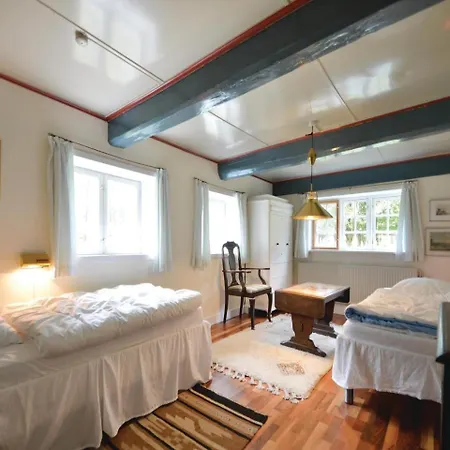 Three-bedroom Holiday In Højer
